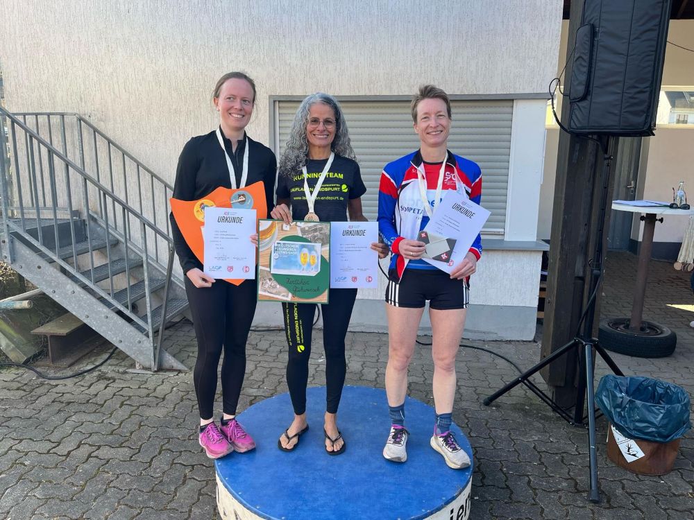 20250324 Crosslauf Freienohl Siegerehrung Frauen 2025 03 19