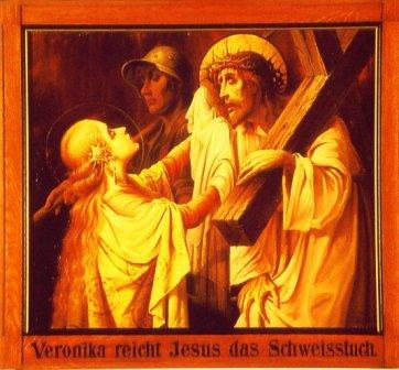 Bild bei der 6. Station des Kreuzweges - Veronika reicht Jesus das Schweisstuch