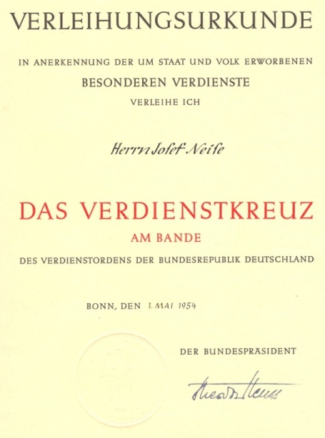 Verleihungsurkunde in Anerkennung der um Staat und Volk erworbenen besonderen Verdienste verleihe ich Herrn Josef Neise das Verdienstkreuz am Bande des Verdienstordens der Bundesrepublik der Bundesrepublik Deutschland. Bonn, den 1. Mai 1954 der Bundespräsident Theodor Heuss