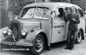 Firmengründer Gustav Zacharias mit seinem Mercedes-Benz O 1500