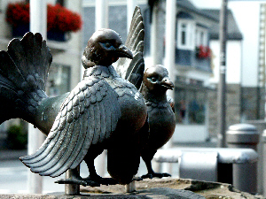 Auch die Figuren am Freienohler Brunnen auf dem Marktplatz sind von Bonifatius Stirnberg gebaut worden.